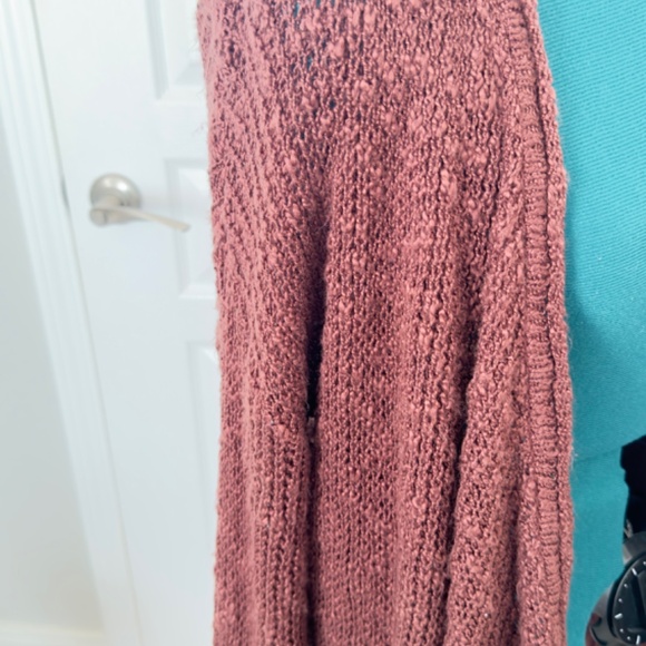 Perfect Fall Accent Sweater with Fringe- kind of like a faded pomegranate color - Picture 7 of 8